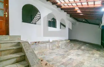 Casa 232m² - 3 dormitórios e 3 vagas - piscina - próximo à catequese