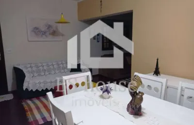 Casa assobradada com 3 dormitórios, 4 vagas à 5 minutos da carijós
