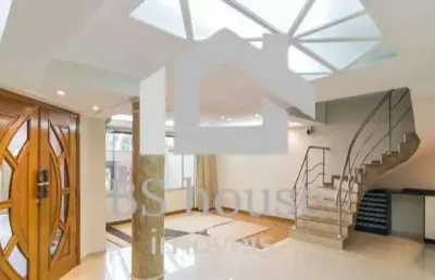 Lindo sobrado 3 dormitórios e 4 vagas - bairro jardim