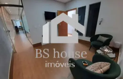 Casa comercial com 131 m² de área construída  e edícula