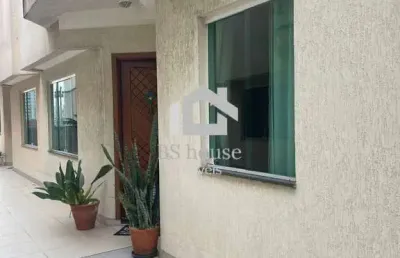 Sobrado 188 m² em condomínio fechado, com churrasqueira
