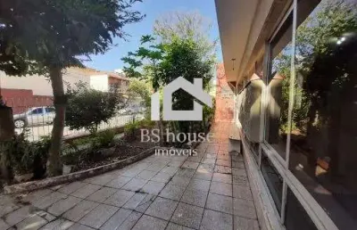 Casa com 221 m², 3 dormitórios,  sendo 1 suíte  e 6 vagas