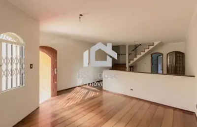 Casa com 3 quartos para alugar na Rua Itagiba, Parque Jaçatuba, Santo André