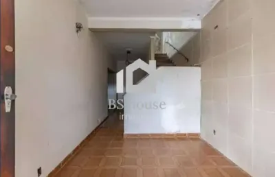Sobrado com 3 dormitórios, 3 banheiros, quintal, 200 m² - barcelona