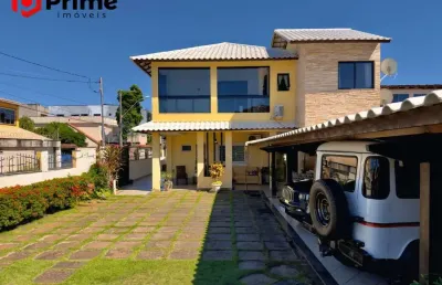 Casa de esquina à venda em itapebussu, guarapari/es, com 220m² construídos, 4 suítes, 2 salas e excelente localização em bairro valorizado.