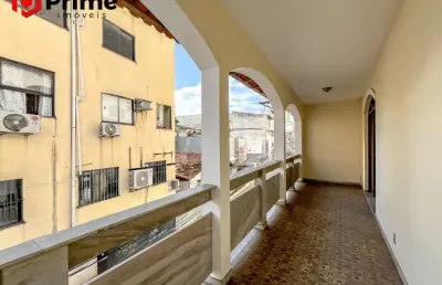 Casa com 3 quartos sendo 2 suítes disponível para locação anual no centro em guarapari/es. agende já uma visita!