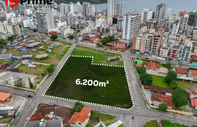 Área à venda na praia do morro em guarapari/es com 6.200m² em 12 lotes, localização estratégica a 450 metros da praia e próximo ao comércio.