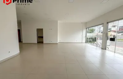 Loja comercial com 200 m² disponível para locação anual na enseada azul, guarapari/es. agende já a sua visita!