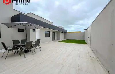 Casa com 3 quartos, suíte, 4 vagas e área externa localização tranquila, acabamentos premium e pronta para morar em nova guarapari/es.