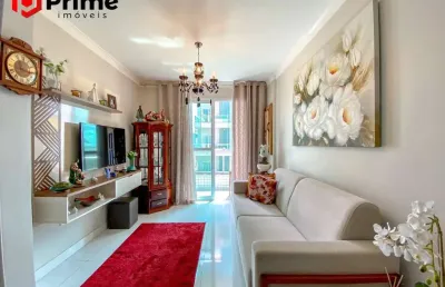 Apartamento mobiliado de 2 quartos sendo 1 suíte à 220 metros do mar, vaga de garagem, frente pra rua em prédio novo. marque uma visita!