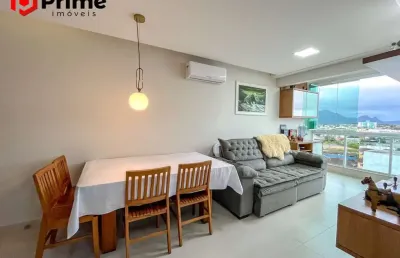 Apartamento mobiliado de  2 quartos sendo 1 suíte à 400 metros do mar, vaga de garagem, frente pra rua em prédio novo. marque uma visita!
