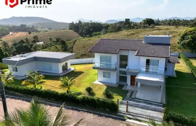 Espetacular casa à venda situada em um dos melhores condomínios fechado de guarapari/es. marque uma visita e se encante!