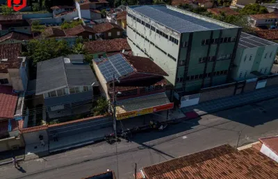 Oportunidade! conforto, lazer e renda no mesmo imóvel! duas casas e duas lojas a venda a 350 m da orla de  meaipe em guarapari/es. marque uma visita!