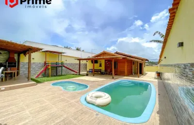 Casa super aconchegante à venda com 04 quartos, sendo 01 suíte, lazer com piscina adulto e infantil, espaço gourmet com churrasqueira, nova guarapari.