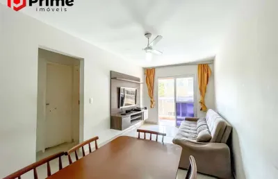 Oportunidade! amplo 2 quartos + dce, 1 vaga, reformado com porcelanato e fino acabamento! localização privilegiada à 120m da orla da praia do morro.