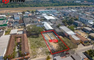 Terreno com 1320 m² com excelente localização uma região residencial de alto padrão lugar bem tranquilo e perto da praia.