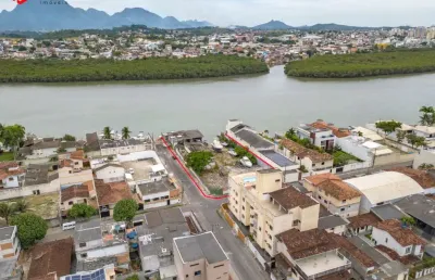 Área à venda de frente para o lindo canal de guarapari-es. excelente local para marina ou mansões.