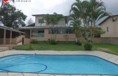 Ampla casa com 3 quartos sendo 2 suíte em nova guarapari