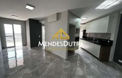 Apartamento a venda no bairro pauliceia com 2 dormitórios repletos de armários.