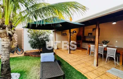 Lindo sobrado todo mobiliado com área de churrasco e frente praça no jardim américa