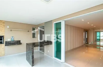Amplo apartamento de 150m² | 4 quartos (2 suítes) | varanda gourmet com churrasqueira à carvão