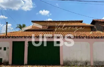 Casa com 4 quartos à venda na Rua do Prado, Setor Barra da Tijuca, Goiânia