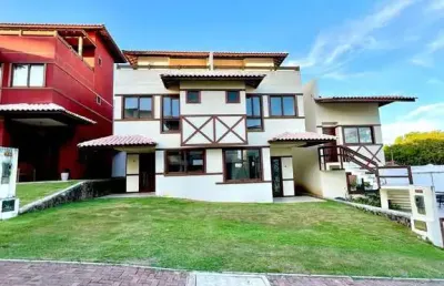 Casa geminada triplex em imbassaí, mata de são joão/ba
