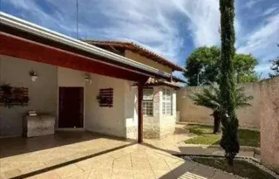 Casa à venda com 03 dormitórios (quartos) amplos sendo 02 deles suítes, no bairro jardim américa, em paulínia, sp