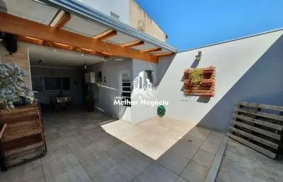 Casa assobradada à venda no jardim dulce, sumaré, sp. casa com 2 dorms sendo 1 suite, 2 banheiros e 2 vagas de garagem.