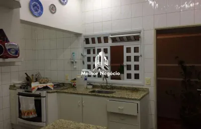 Casa assobradada de 246m2 de 3 dormitórios sendo um suíte no residencial vale das nogueiras em americana / sp