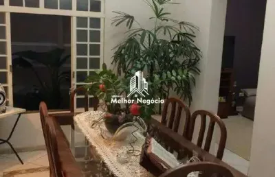 Casa assobradada de 246m2 de 3 dormitórios sendo um suíte no residencial vale das nogueiras em americana / sp