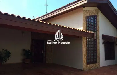 Casa assobradada de 246m2 de 3 dormitórios sendo um suíte no residencial vale das nogueiras em americana / sp
