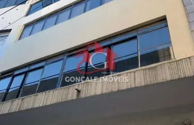 Prédio comercial com 800m2 em ótima localização, com elevador de carga