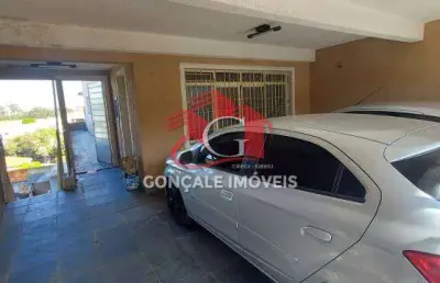 Sobrado com 3 dorm., sendo 2 suítes, 2 vagas, sala para 2 ambientes, salão com banheiro e edícula.