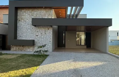 Casa térrea 3 dormitórios sendo uma suíte, energia fotovoltaica, área de lazer com spa e gourmet em condomínio samantha iii - araras-sp