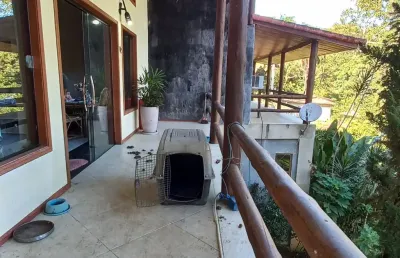 Chácara urbana de 4500 m2 com 3 lindas casas com todo conforto de modernidade