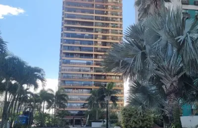 Apartamento com design contemporâneo em condomínio frontal mar