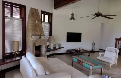 Magnifica casa frente mar - com 6 dormitórios à suítes - lagoinha - ubatuba