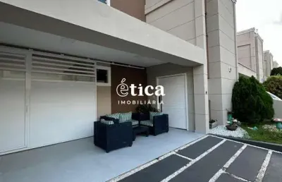 Casa duplex com 3 quartos, sendo 1 suite e 2 semi-suites, 3 vagas de garagens