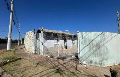 Casa à venda com 2 quartos e quintal amplo em esquina – bairro montana, marília/sp