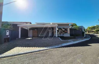 Casa espaçosa com 4 suítes, 2 salas e área de lazer completa