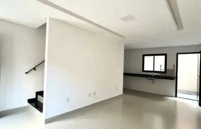 Casa em condomínio fechado com 2 quartos à venda na avenida dona ophelia caccerari reis, 33, aviação, praia grande, 60 m2 por r$ 365.000