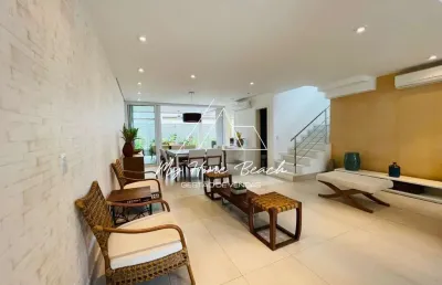 Belíssima casa à venda em condomínio na avenida da praia !