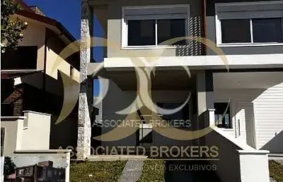 Casa próximo à praia, ótima localizacao, praça  , 3 dormitorios-1 suite- sala ampla-patio-ventilaca