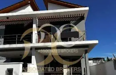 Ótima casa em loteamento amplo, seguro, próximo a paria e aeropoto. # suítes, 2 vagas garagem, na p