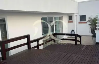Ótima cobertura, quadra do mar, em rua tranquila, com spa, 254 m2 . excelente localização, área gou