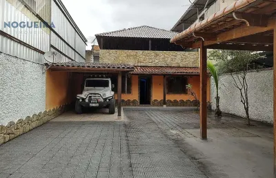 Casa com 2 quartos para alugar na Rua Pedro Garcia, Benfica, Juiz de Fora