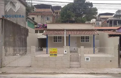 Casa com 2 quartos para alugar na Rua José Ribeiro de Mattos, Nova Benfica, Juiz de Fora