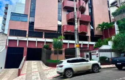 Apartamento amplo e iluminado no centro, com móveis planejados e todo o conforto que você procura!