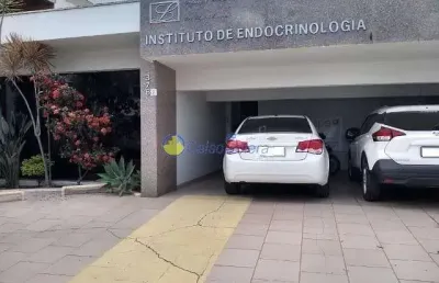 Casa comercial com 7 salas para alugar na Rua Silva Jardim, 376, Jardim das Nações, Taubaté